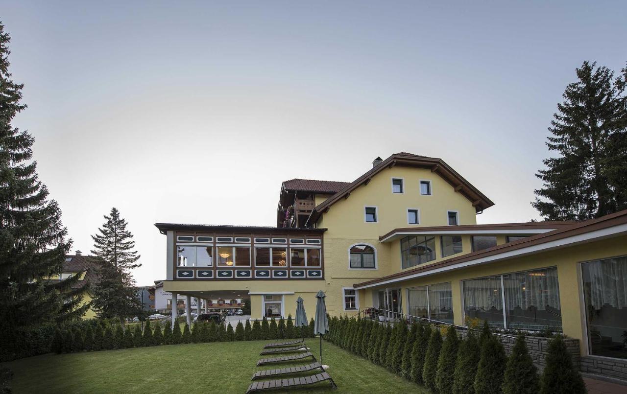 Hotel Cristallo Dobbiaco Esterno foto